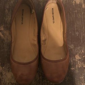Women’s brown flats